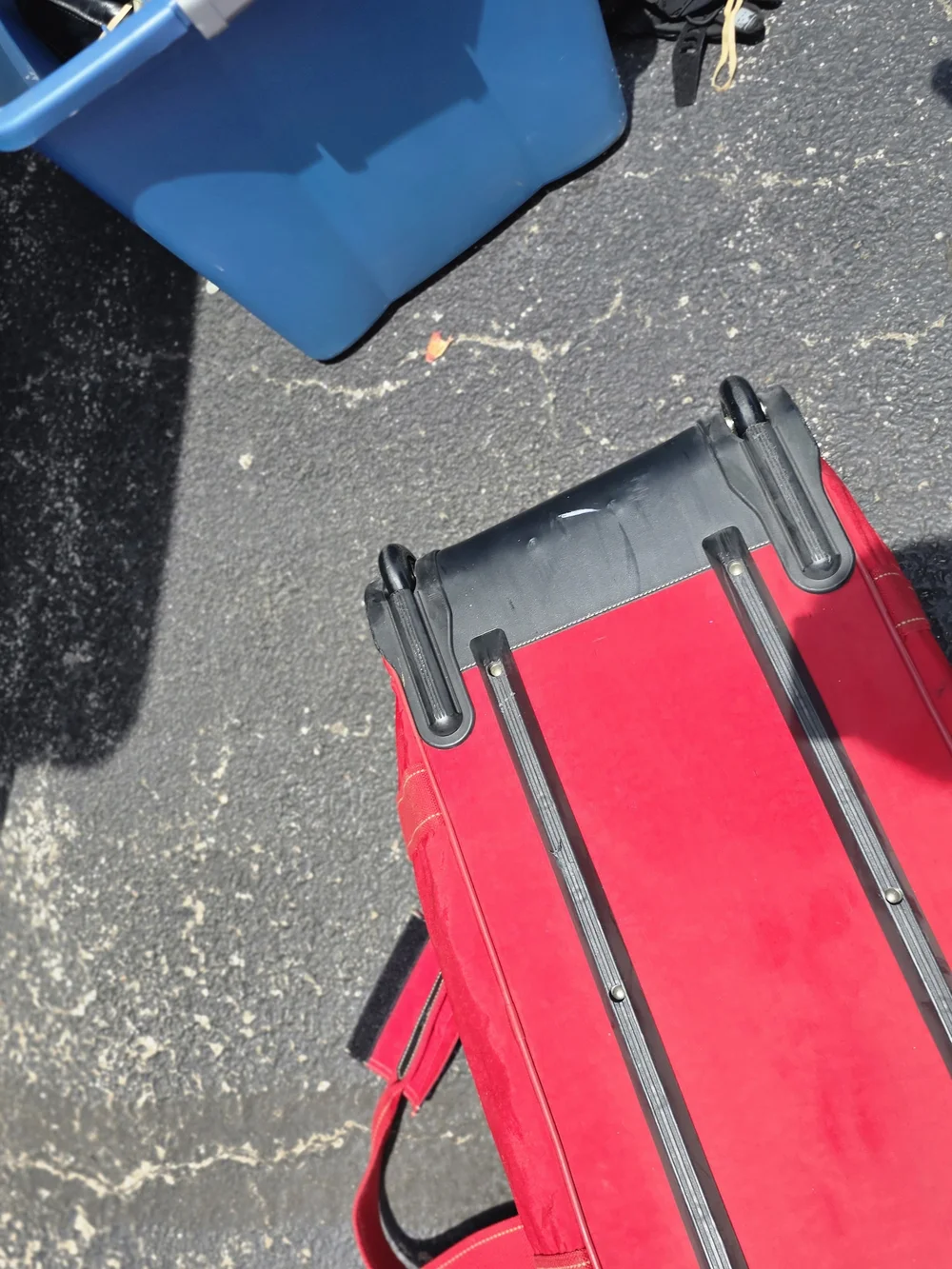 Kipling vibrant red